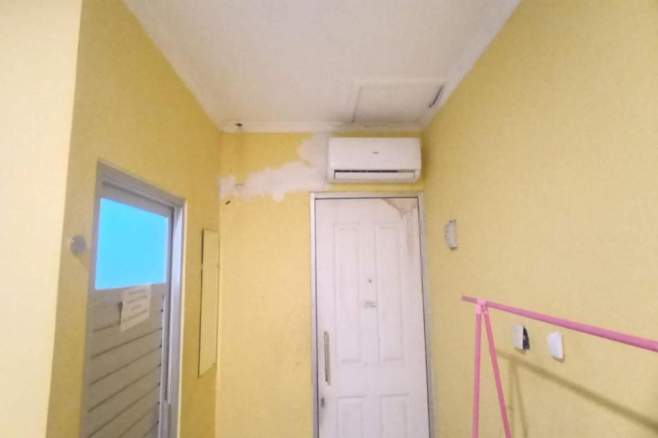 Oyo Life 92877 Hotel Rainbow 7296 Semarang Kültér fotó