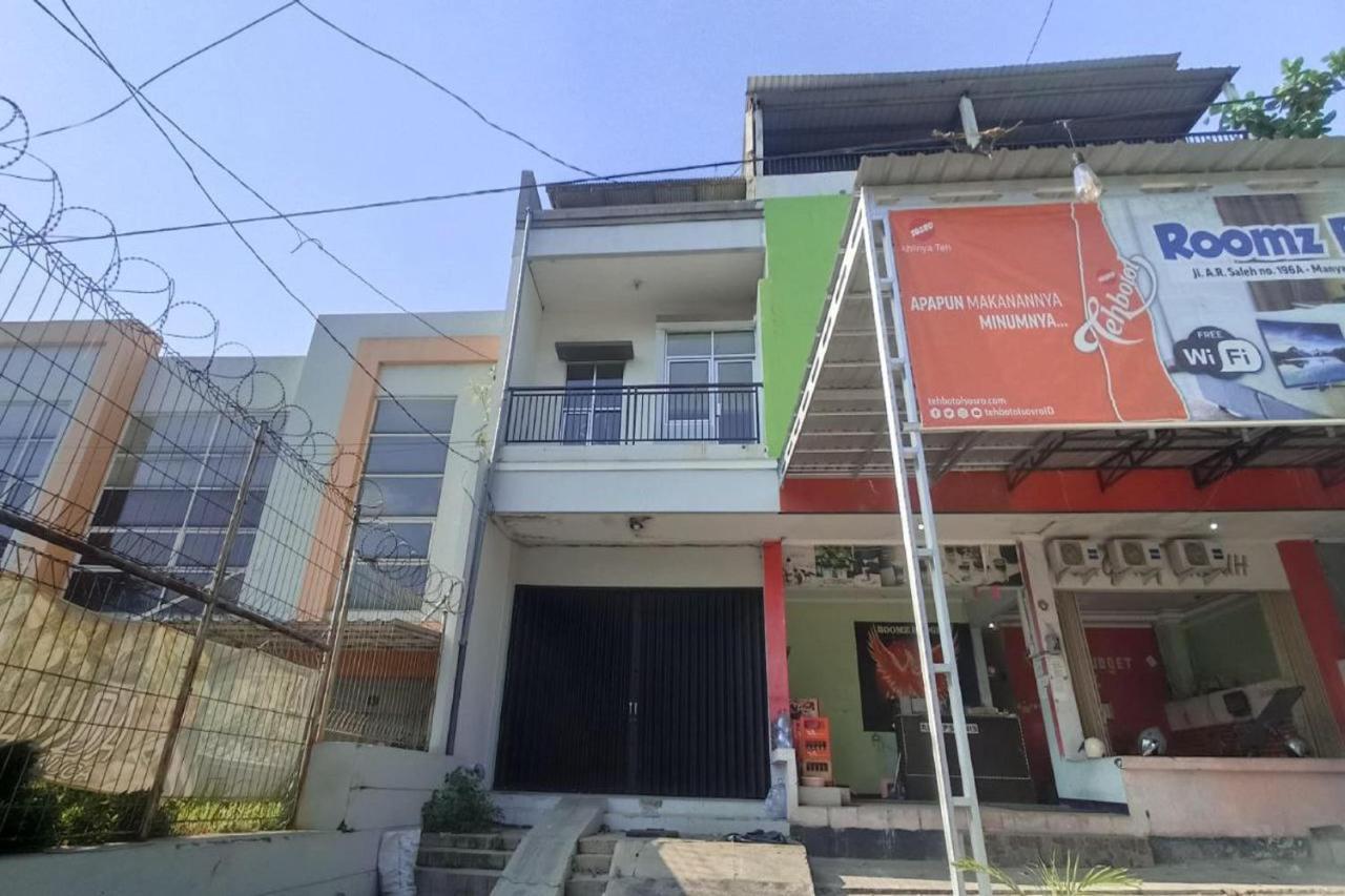 Oyo Life 92877 Hotel Rainbow 7296 Semarang Kültér fotó