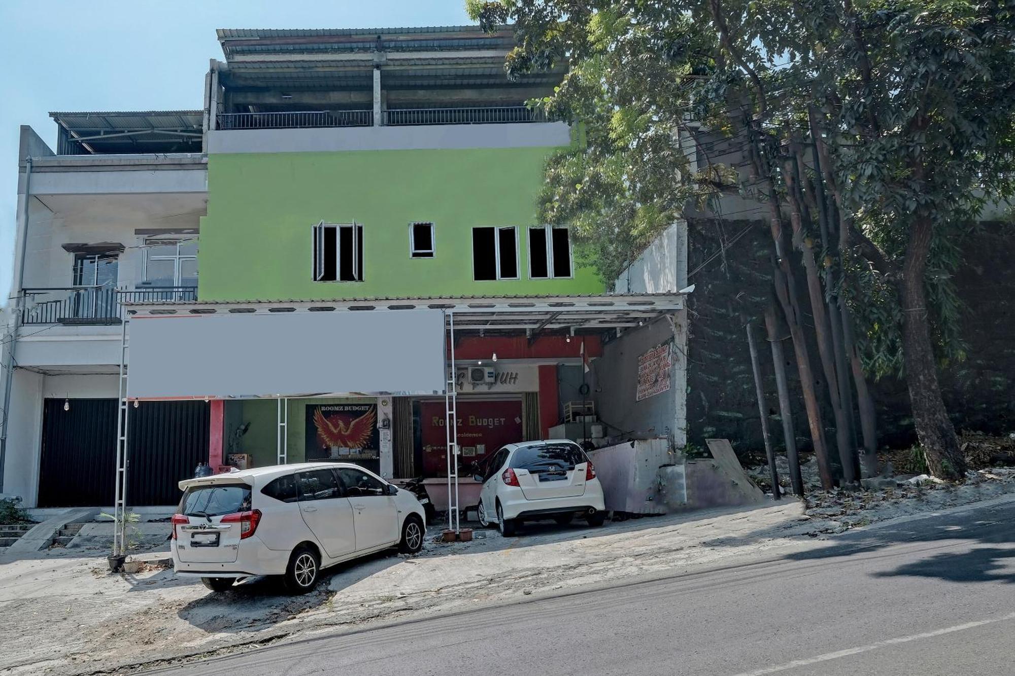 Oyo Life 92877 Hotel Rainbow 7296 Semarang Kültér fotó