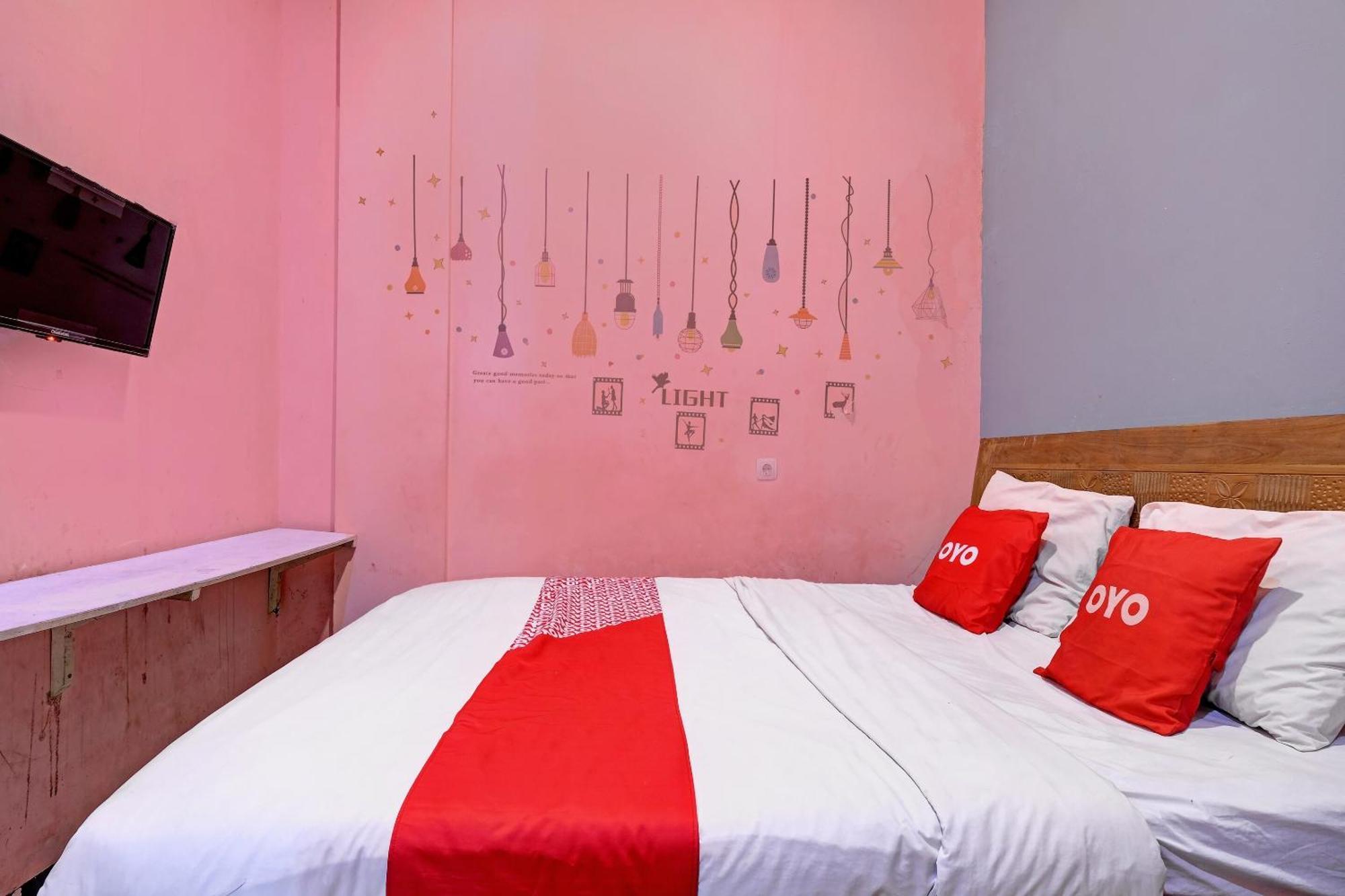 Oyo Life 92877 Hotel Rainbow 7296 Semarang Kültér fotó