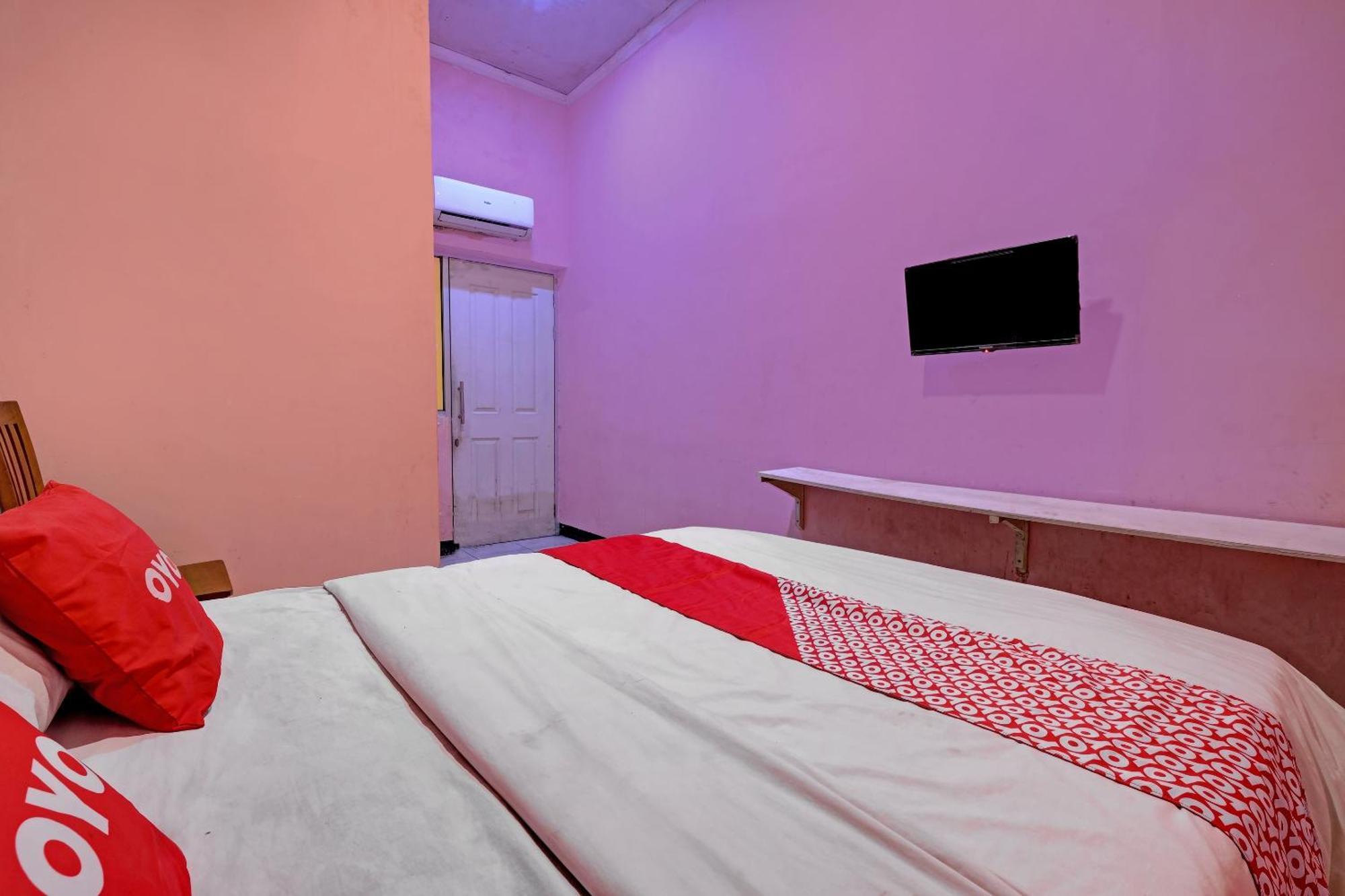 Oyo Life 92877 Hotel Rainbow 7296 Semarang Kültér fotó