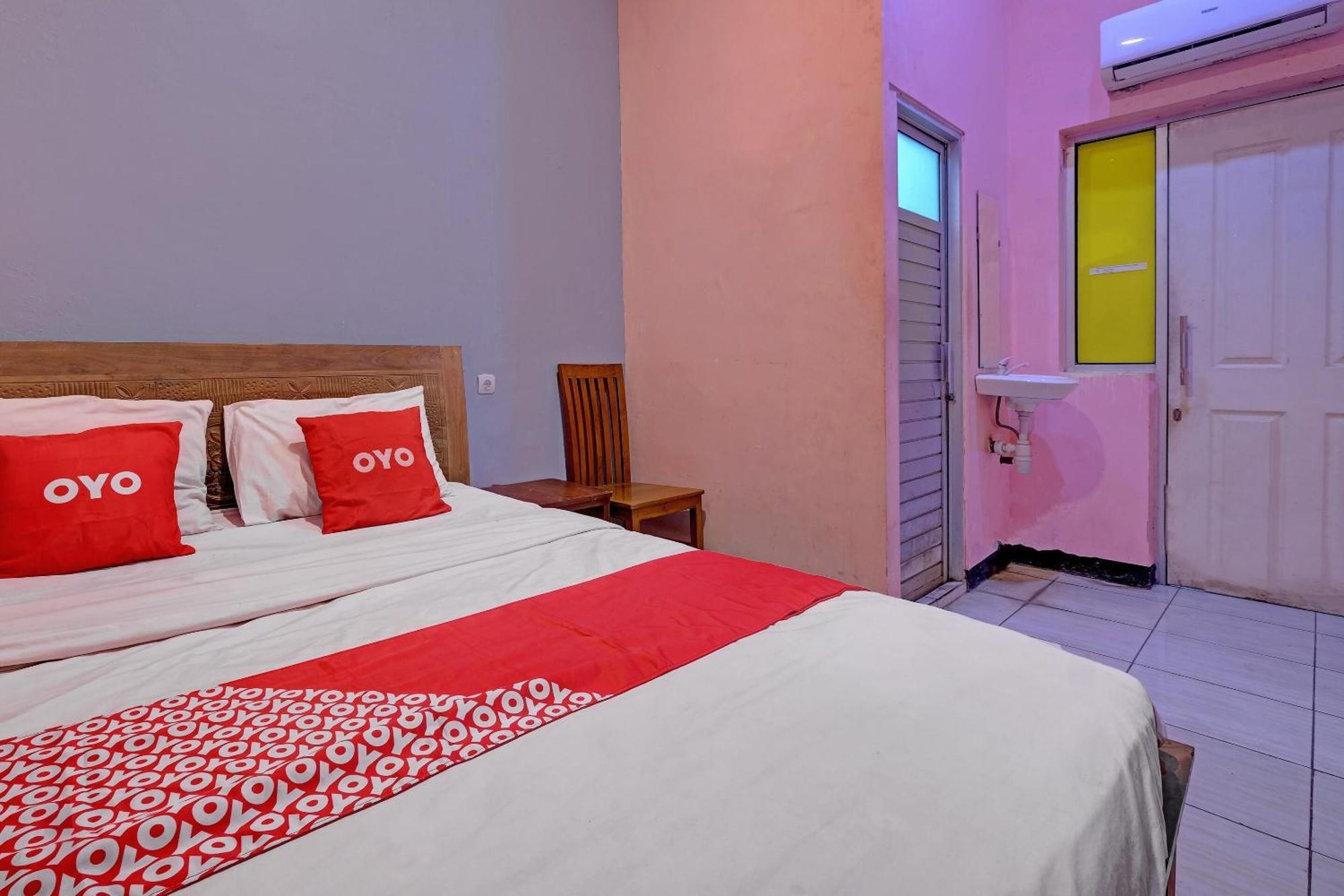 Oyo Life 92877 Hotel Rainbow 7296 Semarang Kültér fotó