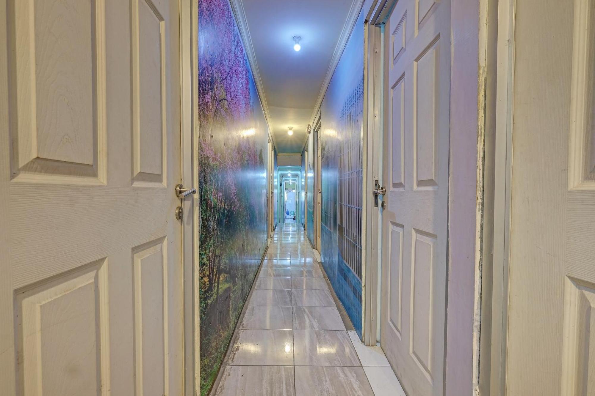 Oyo Life 92877 Hotel Rainbow 7296 Semarang Kültér fotó