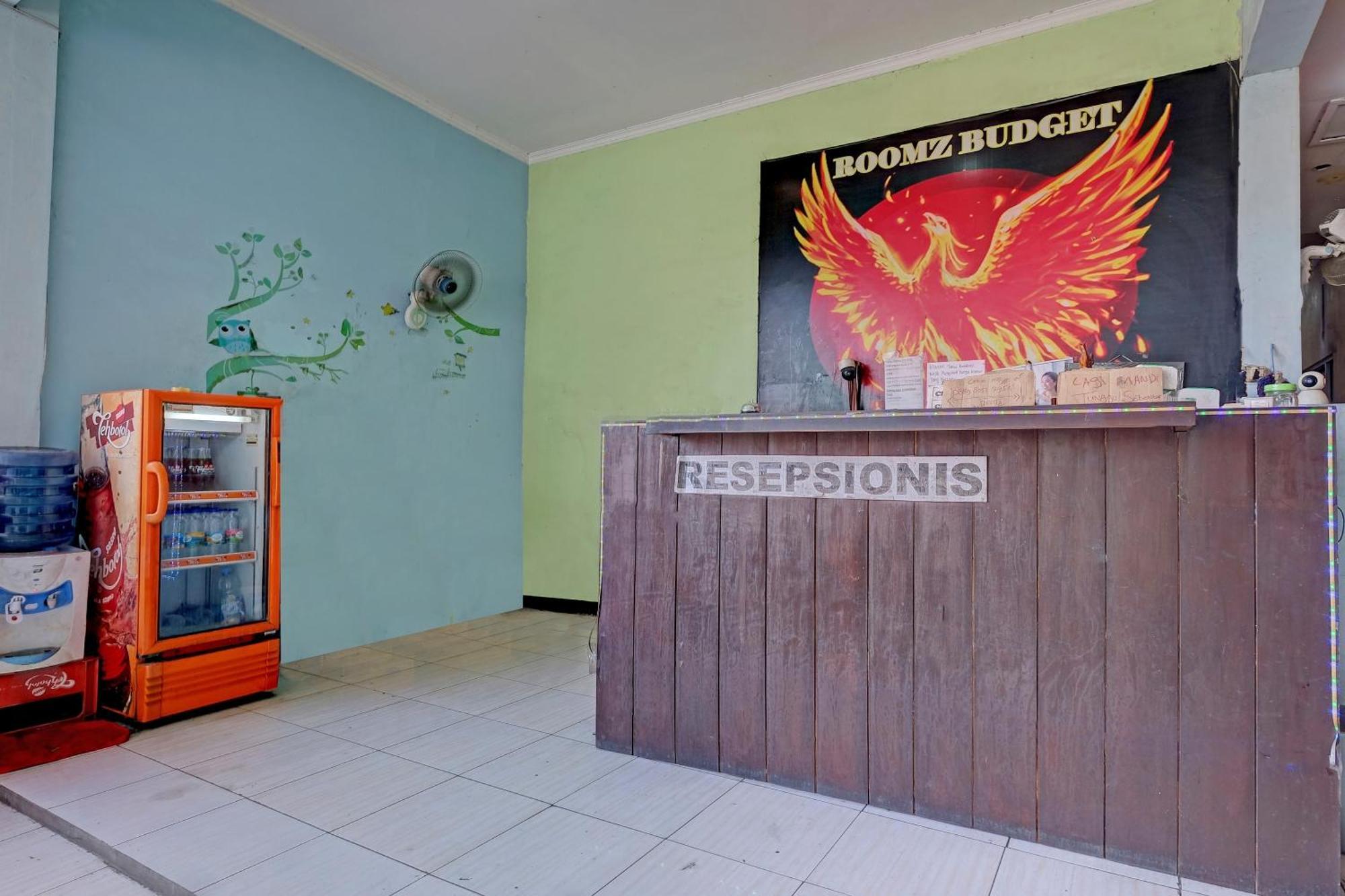 Oyo Life 92877 Hotel Rainbow 7296 Semarang Kültér fotó