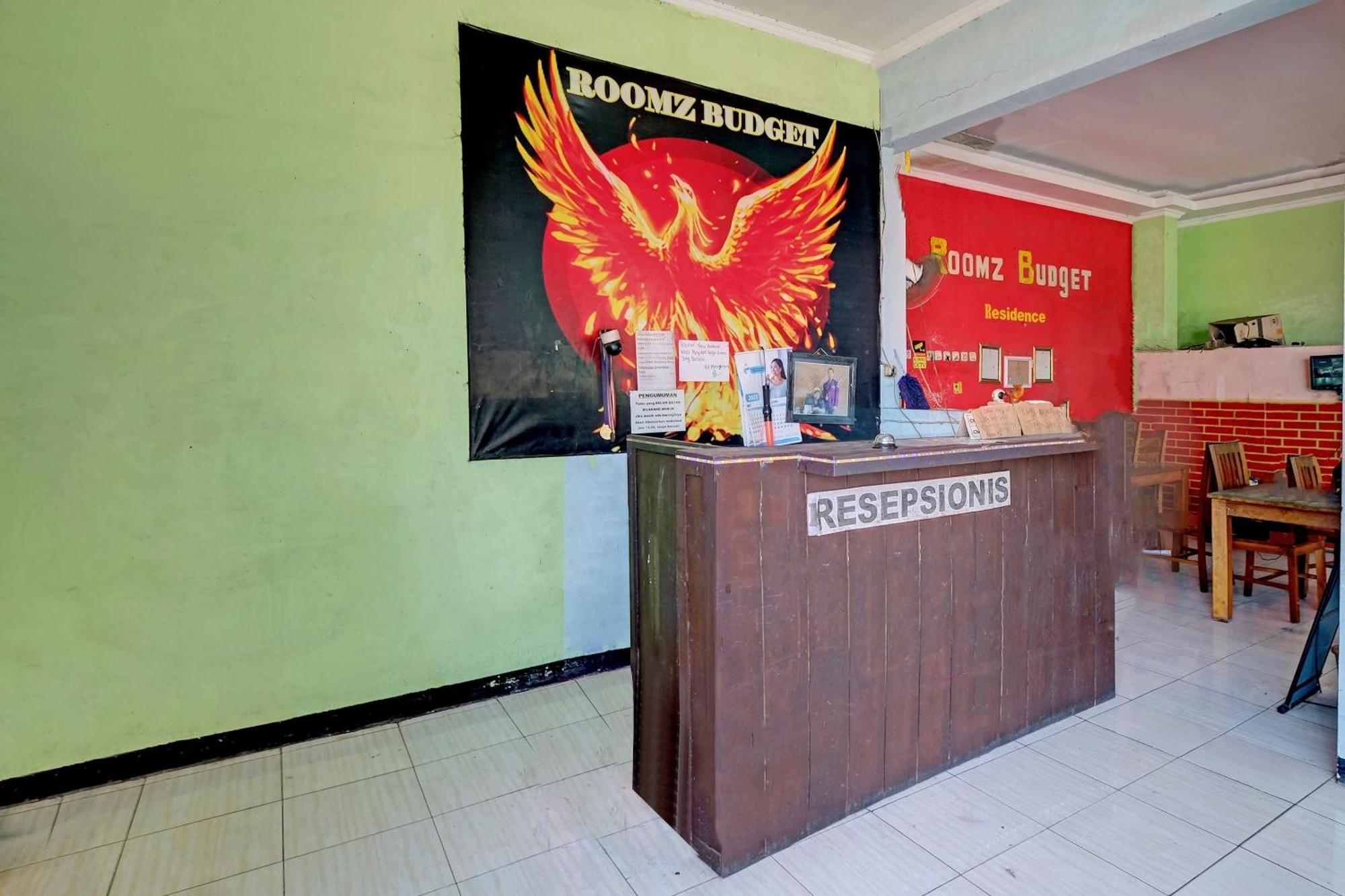 Oyo Life 92877 Hotel Rainbow 7296 Semarang Kültér fotó
