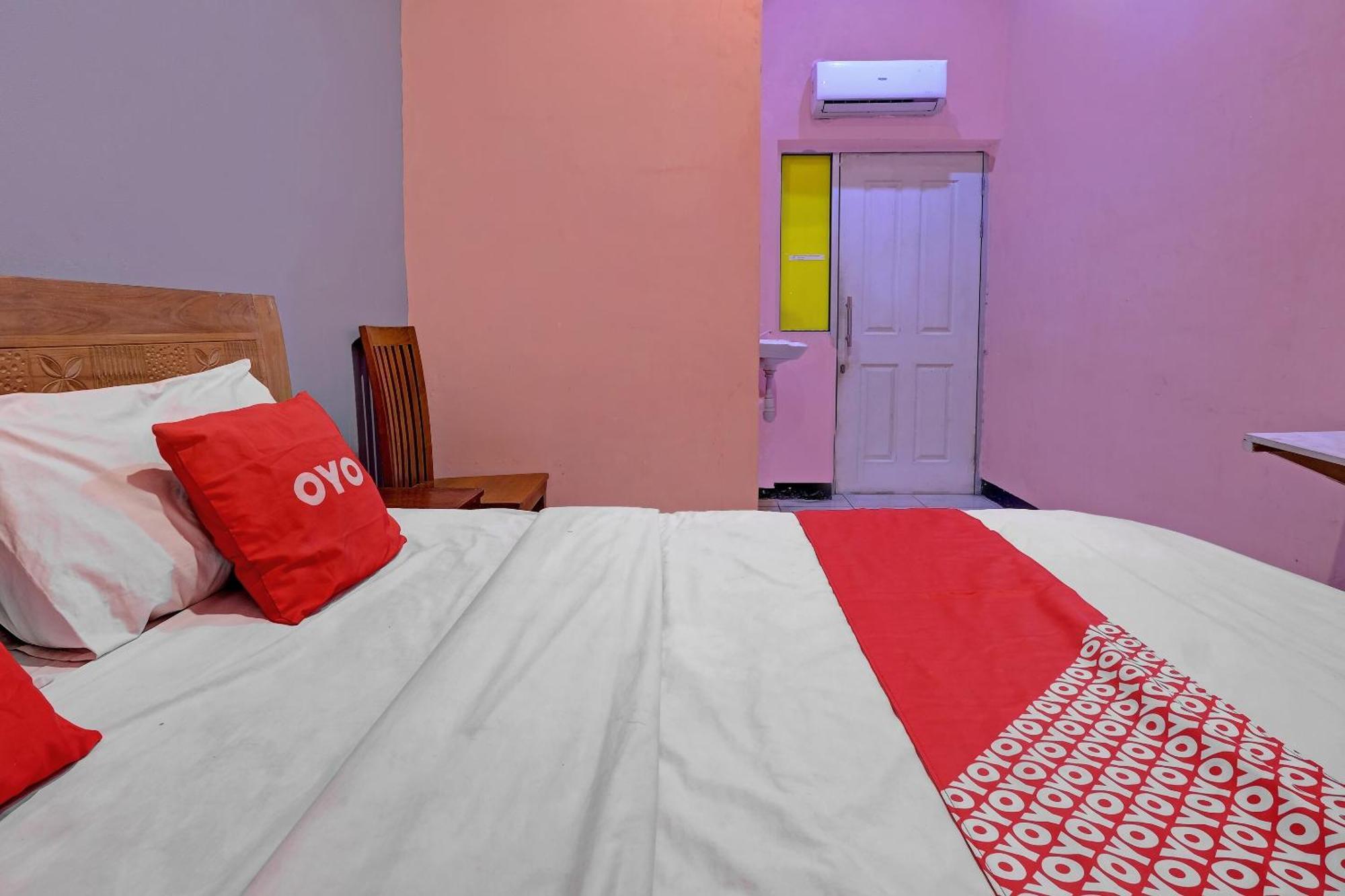 Oyo Life 92877 Hotel Rainbow 7296 Semarang Kültér fotó