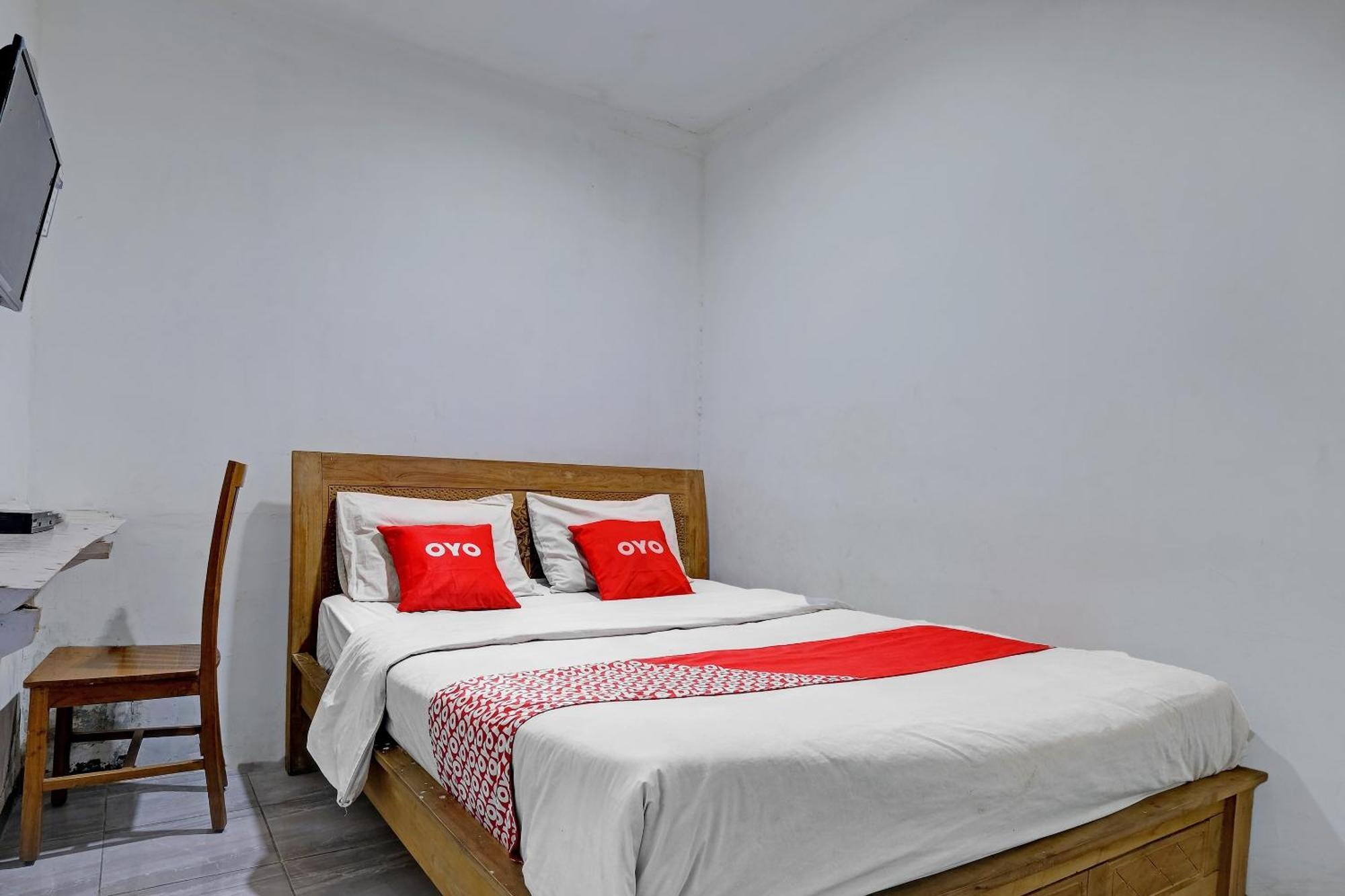 Oyo Life 92877 Hotel Rainbow 7296 Semarang Kültér fotó